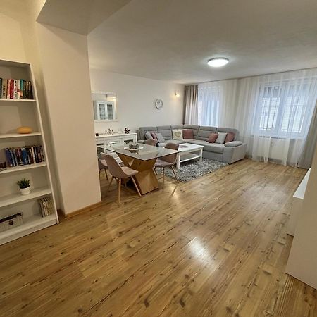 City Heart Luxury Apartment Nové Zámky Buitenkant foto